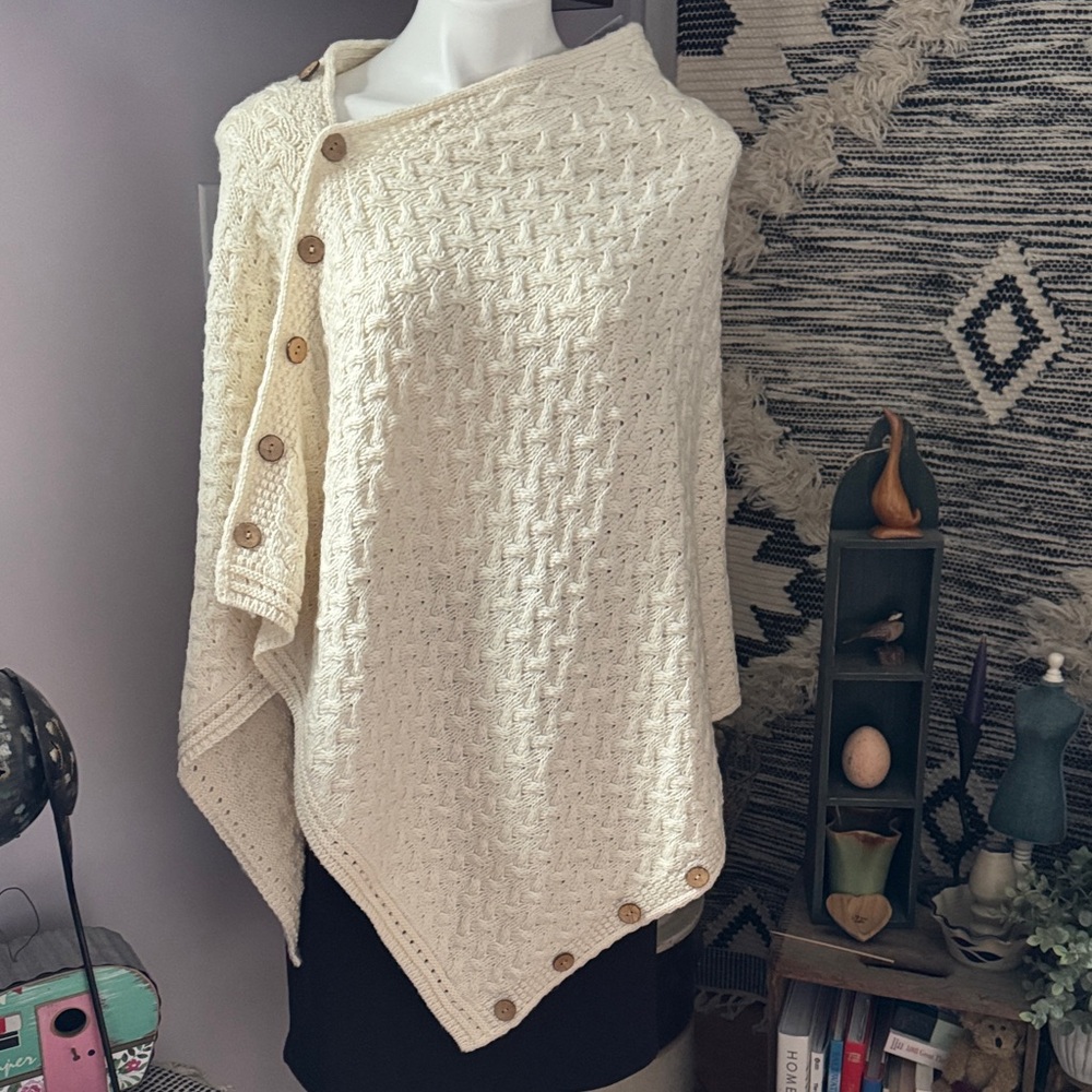 Aaron’s Woolen Mills Elegant Cream Super Soft Merino Women's Poncho OS